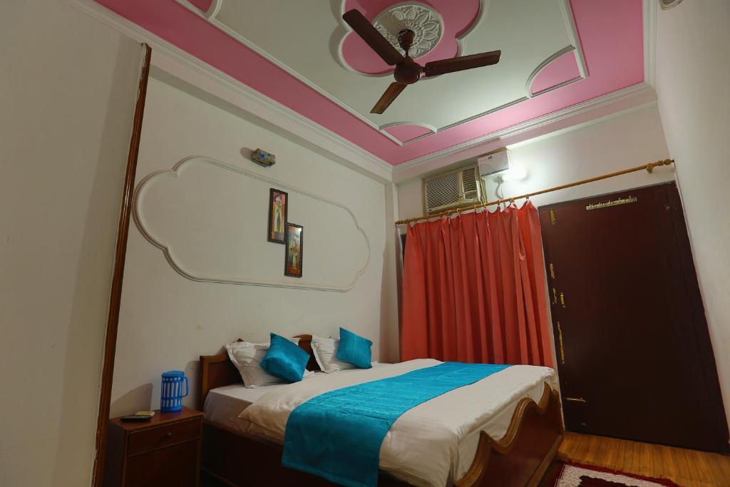 Двухместный (Двухместный номер с 1 кроватью и видом на горы), Raj Resort Rishikesh