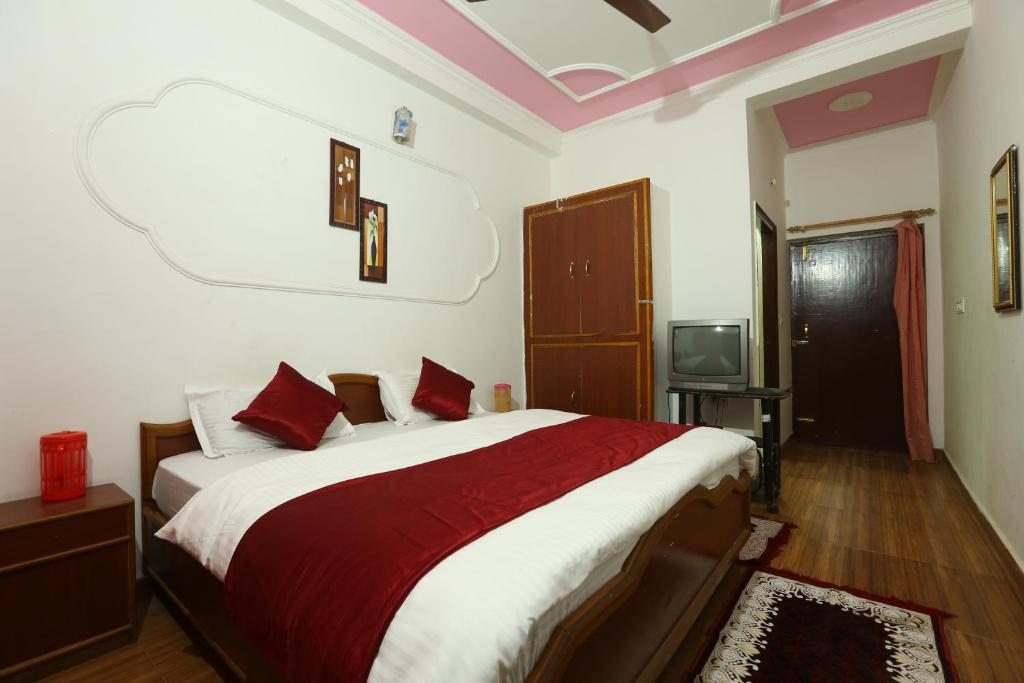 Двухместный (Двухместный номер с 1 кроватью и видом на горы), Raj Resort Rishikesh