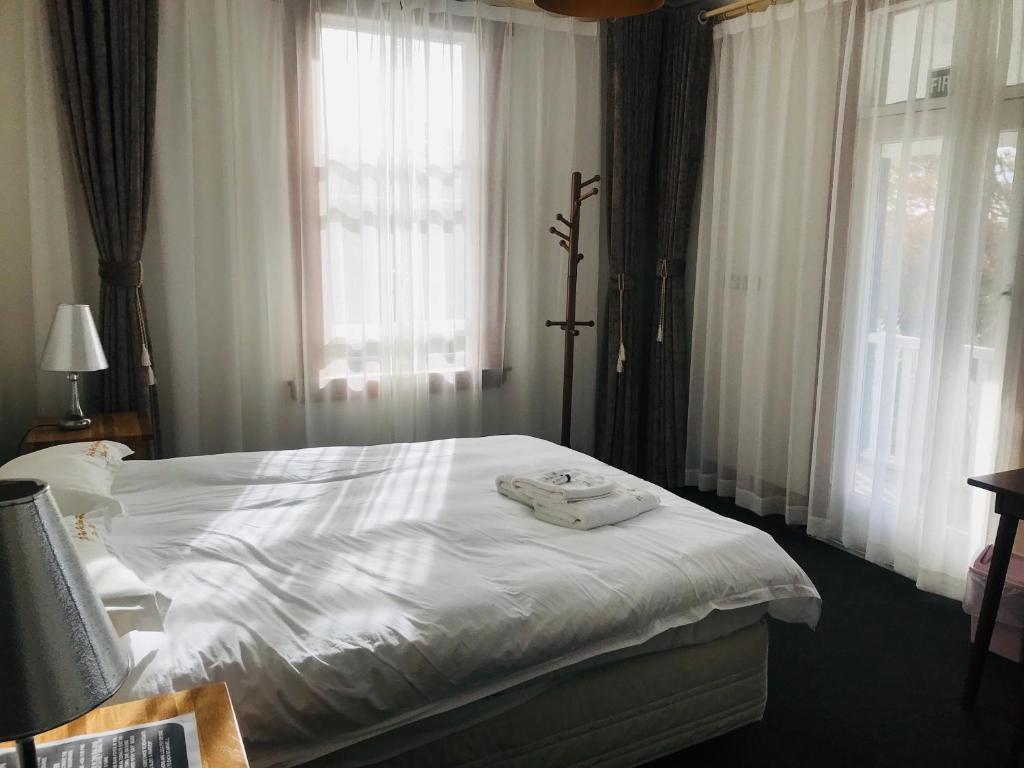 Te Puia Hot Springs Hotel