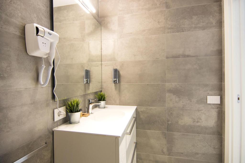 LA QUADRA SUITES - Central Apartments in Iseo photo 3
