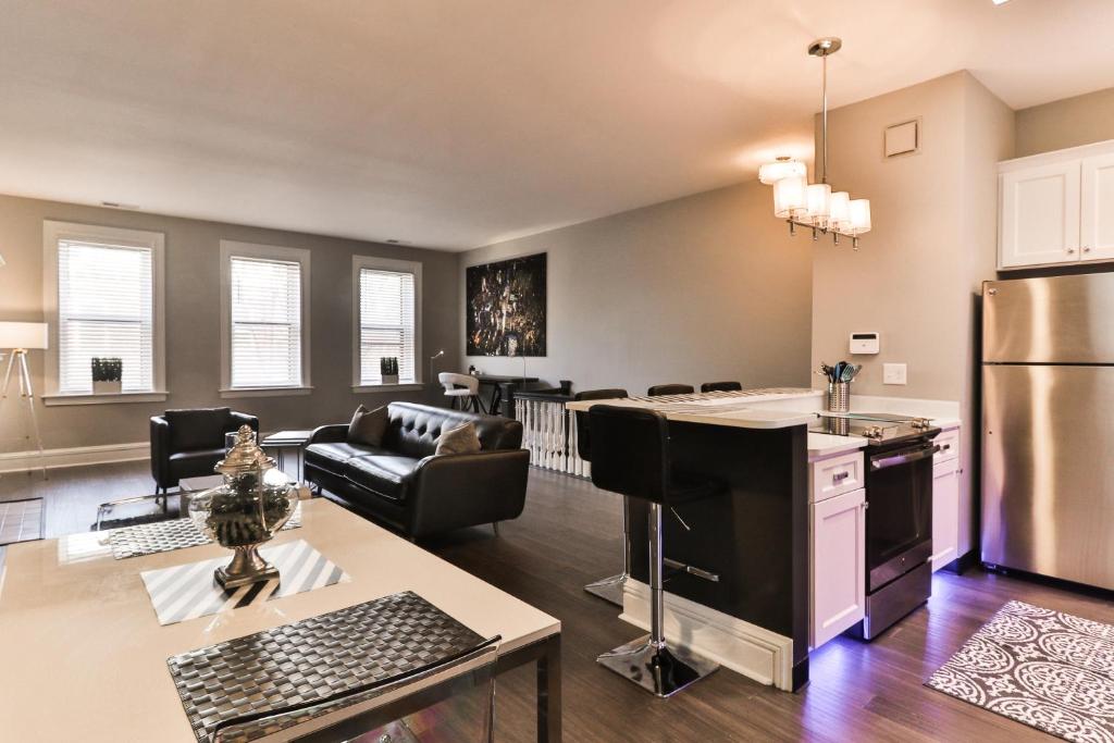Luxury Apt w/ Spectrum Mood Lighting - Historic Cherokee Street Antique Row photo 4