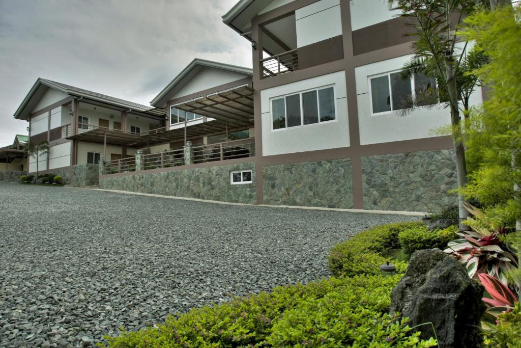Tagaytay Wingate Manor - Tap to explore photos