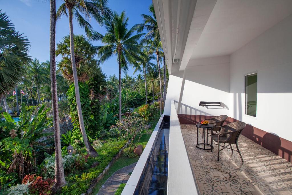 Двухместный (Номер Делюкс с террасой на верхнем этаже), Thavorn Palm Beach Resort Phuket