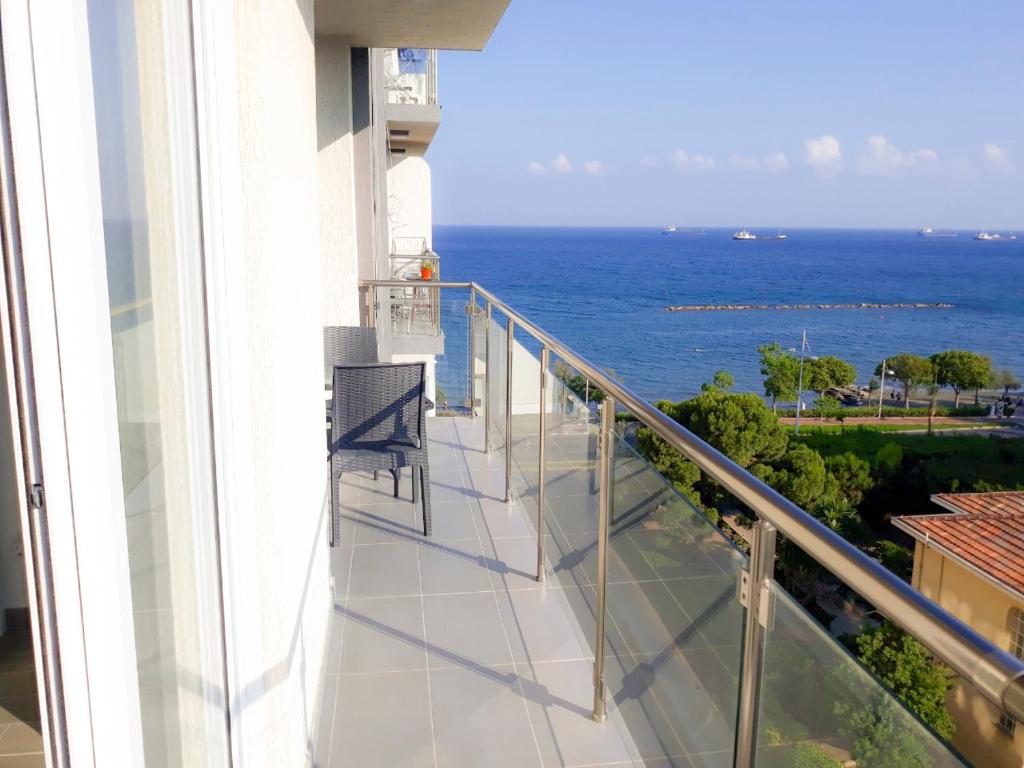 Thalassa Sea View Suite photo 4