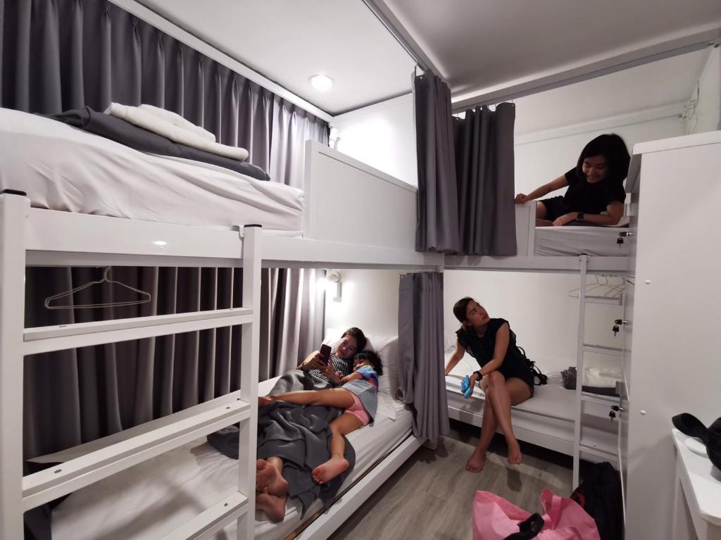 Четырехместный (Четырехместный номер с общей ванной комнатой), White House Hostel