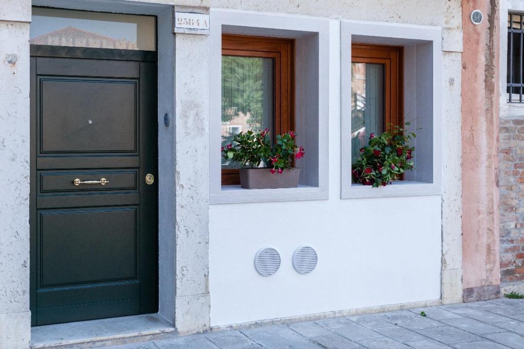Prince Apartments photo 2