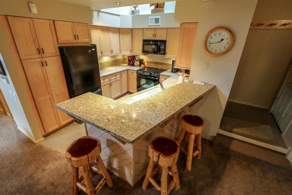 Snowcreek 622 Condo photo 2