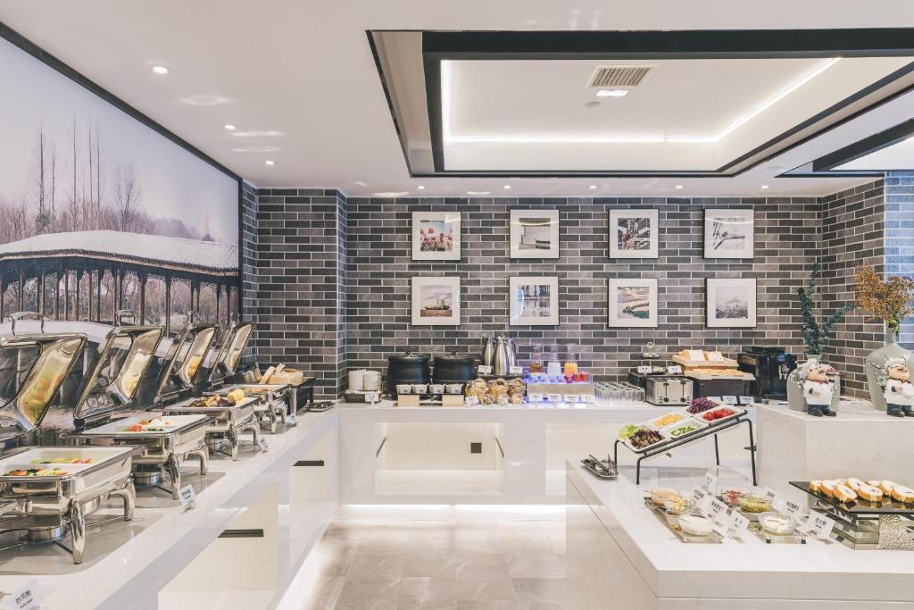 Atour Hotel Haining Leather City South Gate photo 1