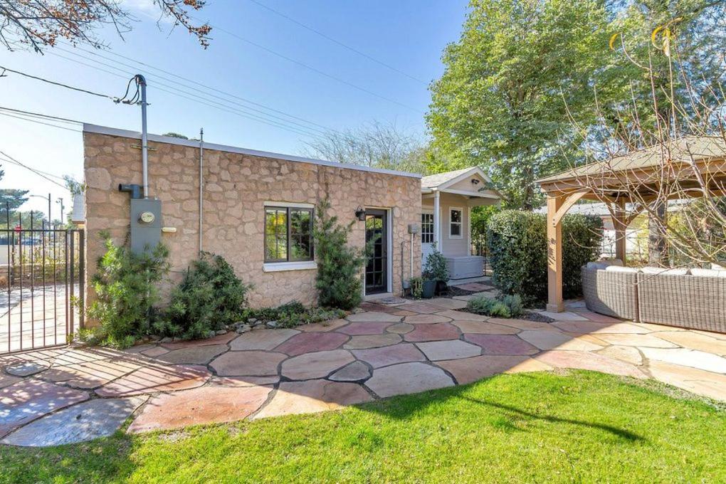 Best Little Guesthouse in Melrose! New Listing! image