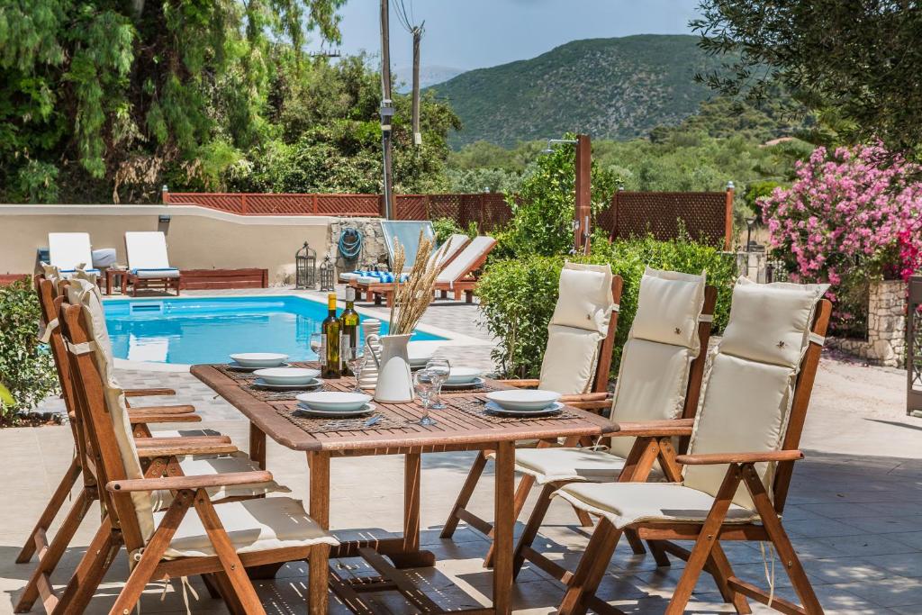 Julia's Villa style Apartment photo 2