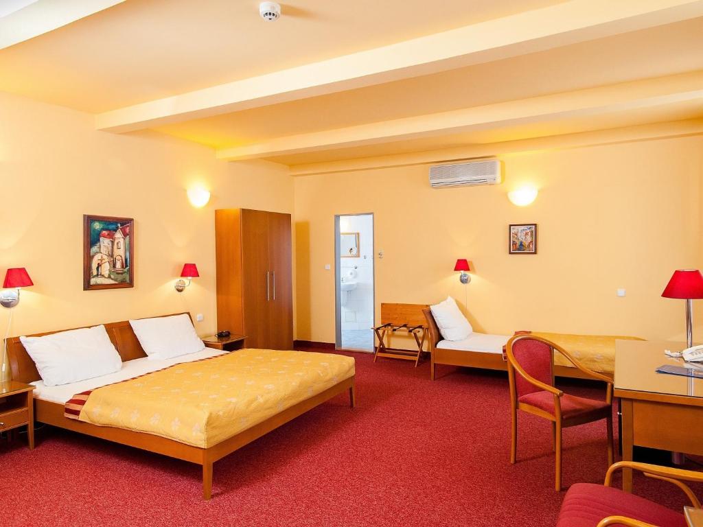 Трехместный (Трехместный номер), Cloister Inn Hotel