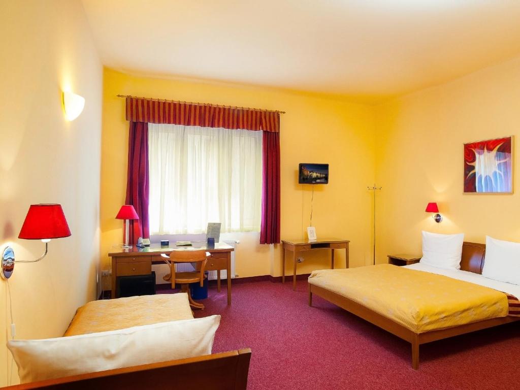 Трехместный (Трехместный номер), Cloister Inn Hotel