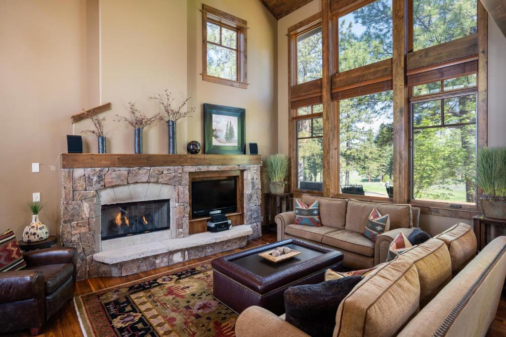 Luxury Old Greenwood 3BD Villa - Villa 12. Comes w/ Free Grocery Delivery! image