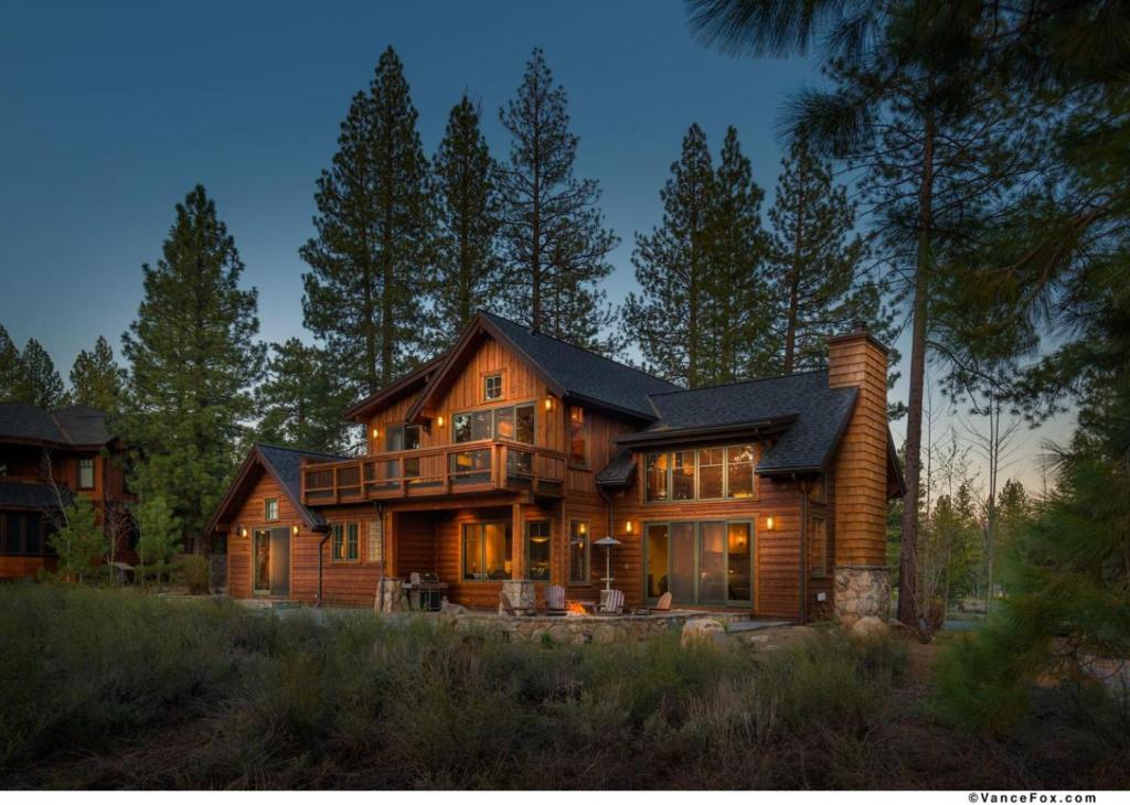 Luxury 4BD Residence on Old Greenwood Golf Course. Free Grocery Delivery! image