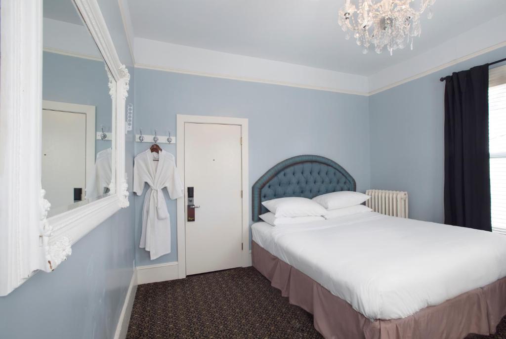 Двухместный (Номер с кроватью размера «king-size» и общей ванной комнатой), Ballard Inn