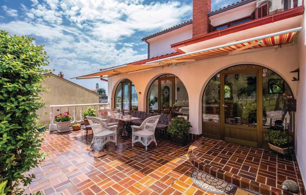 AS Apartments with swimming pool and a large yard photo 1