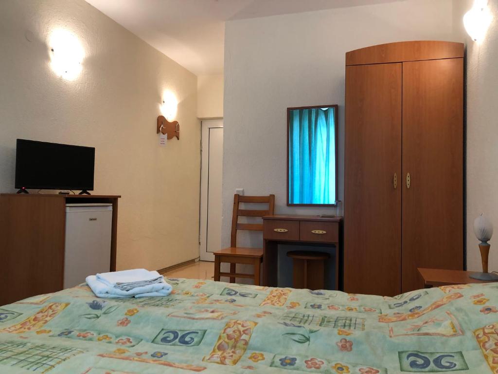 Family Hotel Central photo 3