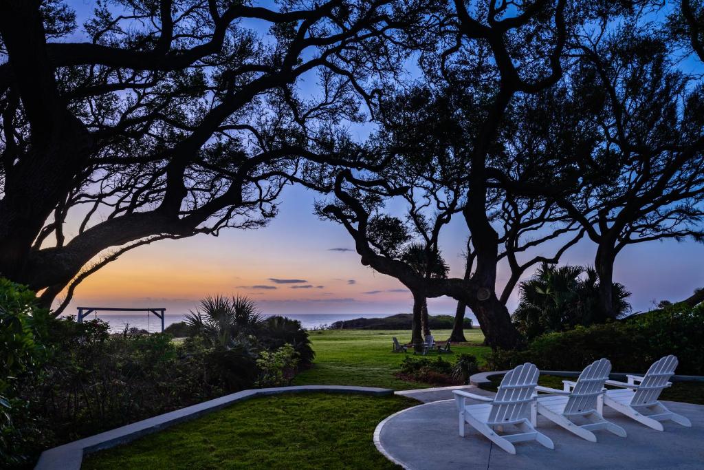 The Beachview Club image