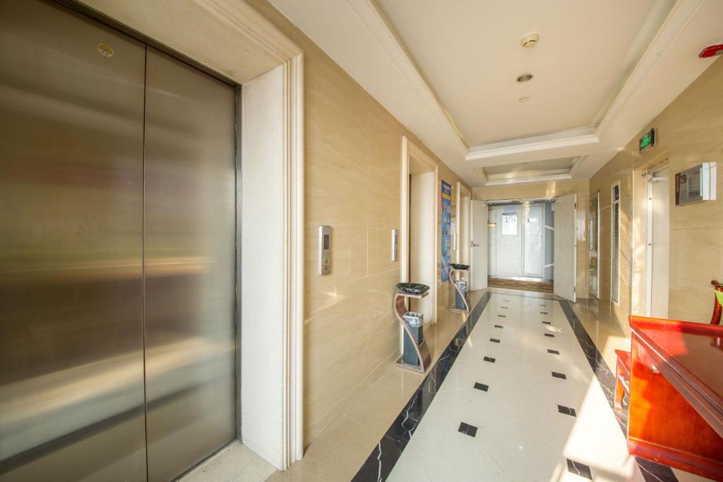 Двухместный (Двухместный номер Делюкс с 1 кроватью и душем), Xi'an Holiday Apartment