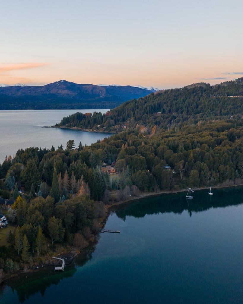 Peninsula Petit photo 2