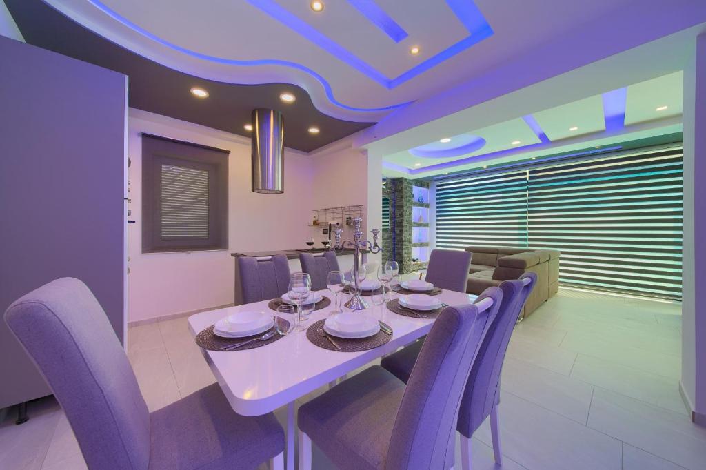 Luxury VALL Apartment photo 3