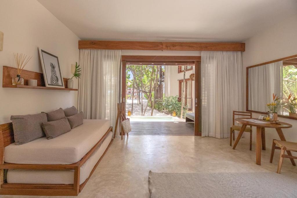 Сьюит (Люкс на 1 этаже с видом на сад и мини-бассейном), La Zebra a Colibri Boutique Hotel