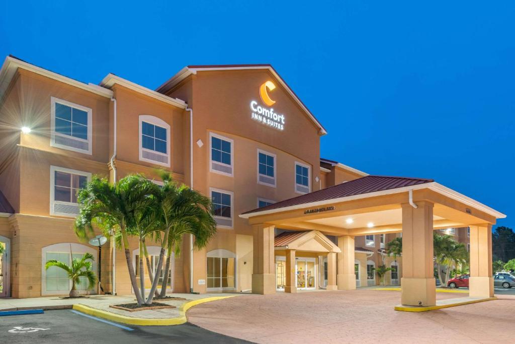 Comfort Inn & Suites Airport photo 2
