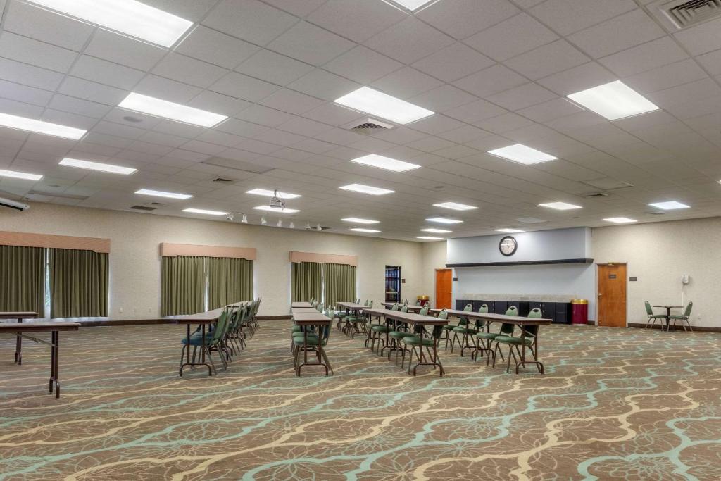 Comfort Suites Rolla photo 3