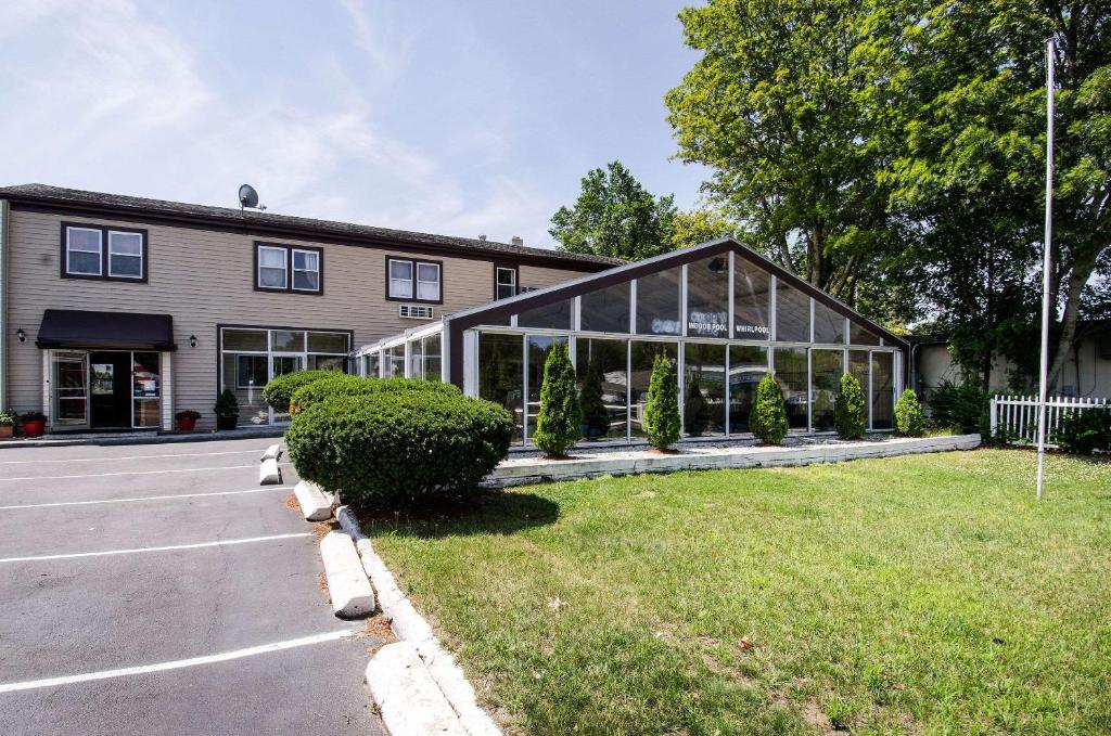 Econo Lodge West Yarmouth - Cape Cod photo 4