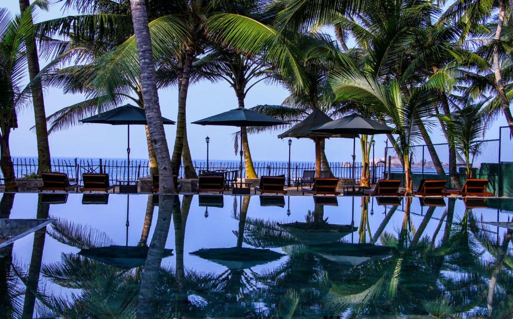 Hikka Sandy Pearl Beach Resort