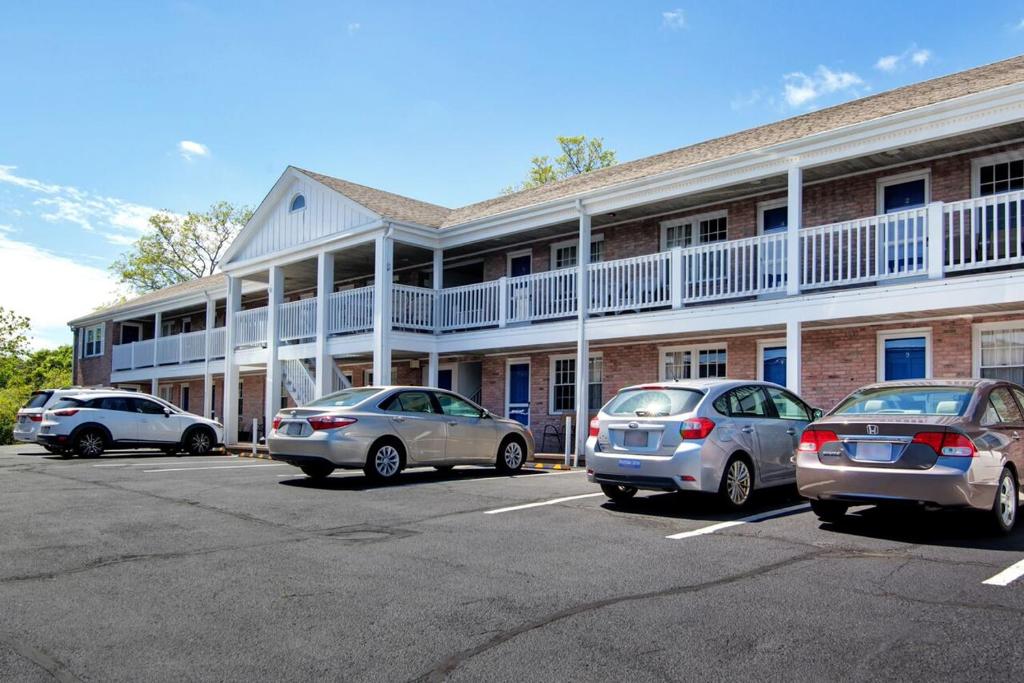 Cape Cod Harbor House Inn photo 2