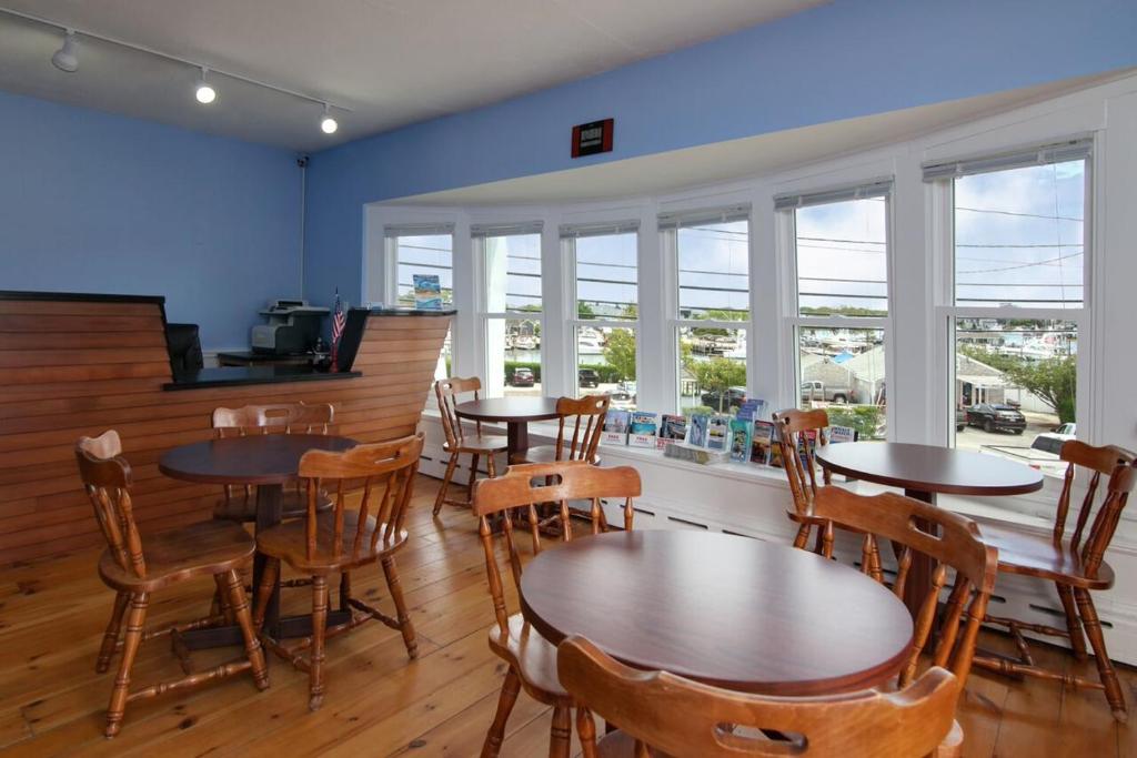 Cape Cod Harbor House Inn photo 1