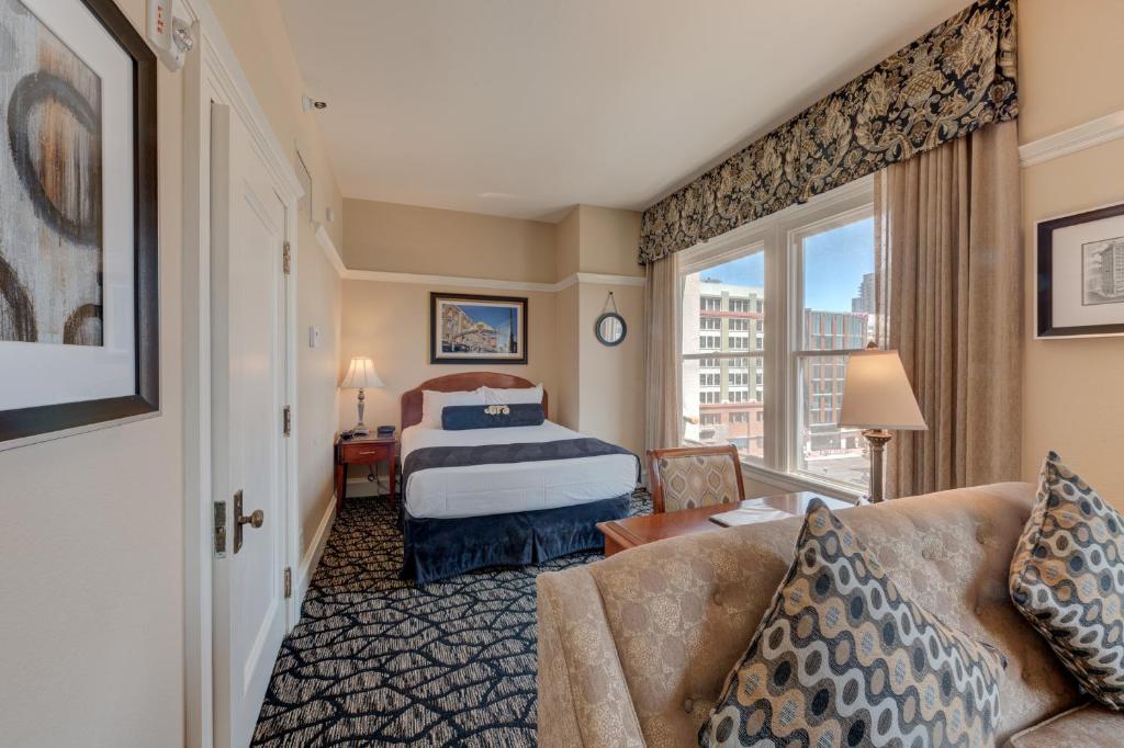 Сьюит (Полулюкс), Gaslamp Plaza Suites