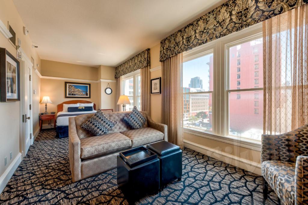 Сьюит (Полулюкс), Gaslamp Plaza Suites