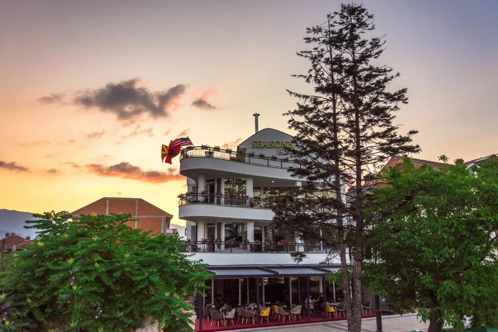 Seasons Hotel photo 2
