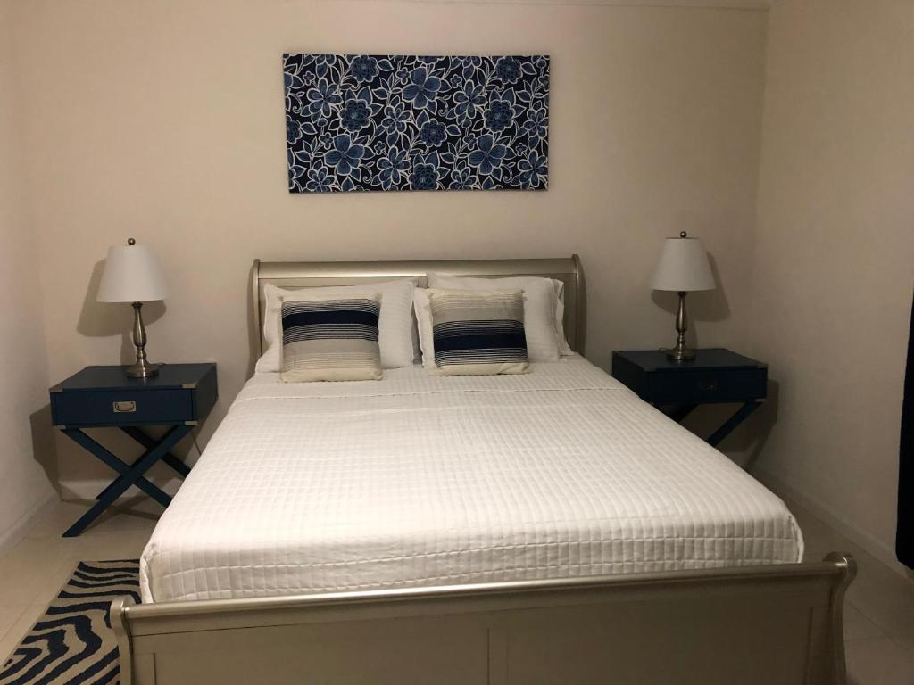 Anna's Joye Chatham photo 1