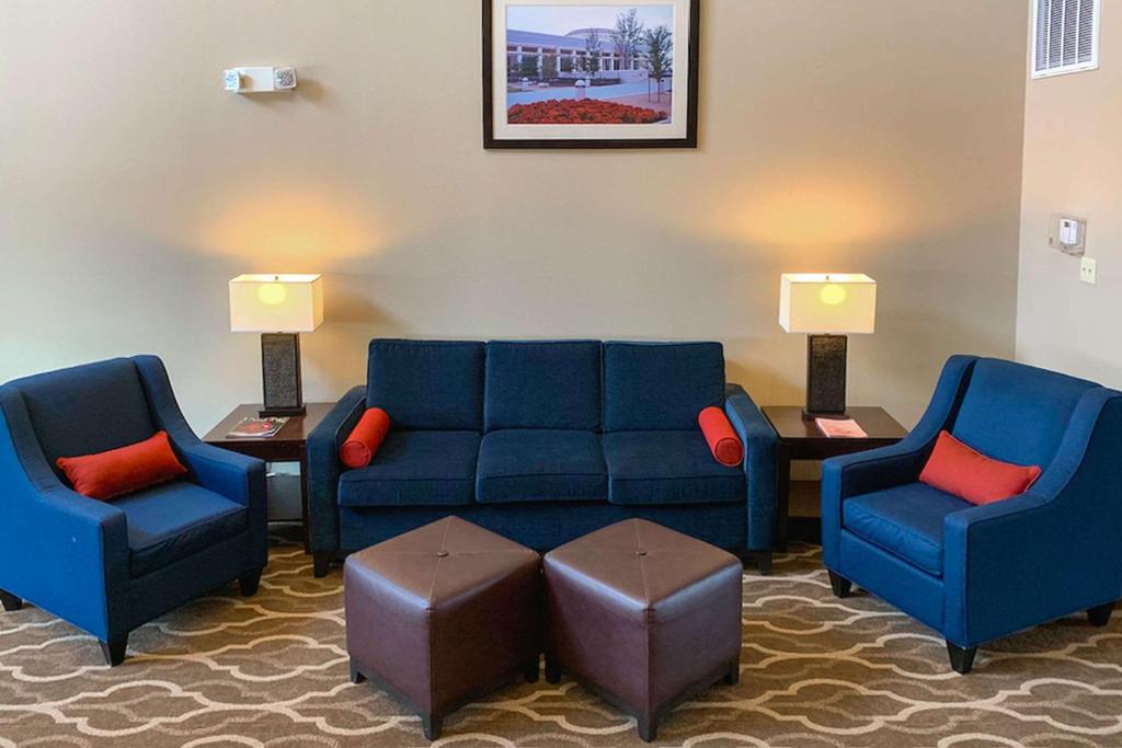 Comfort Suites Texas Avenue photo 1