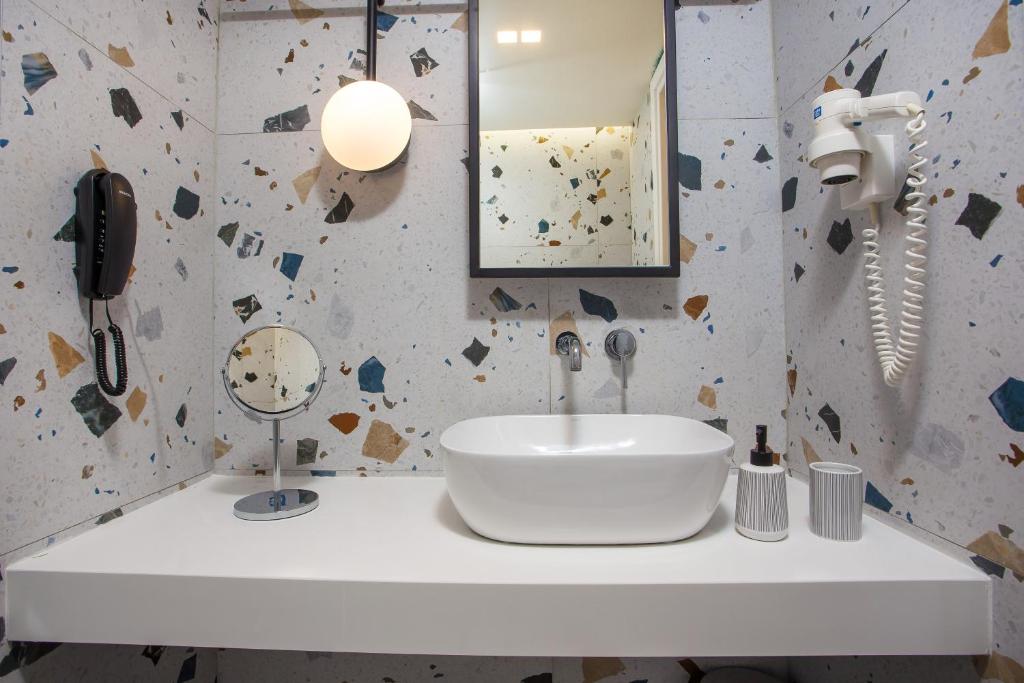Двухместный (Двухместный номер Делюкс с 1 кроватью), Mazoren Art Hotel