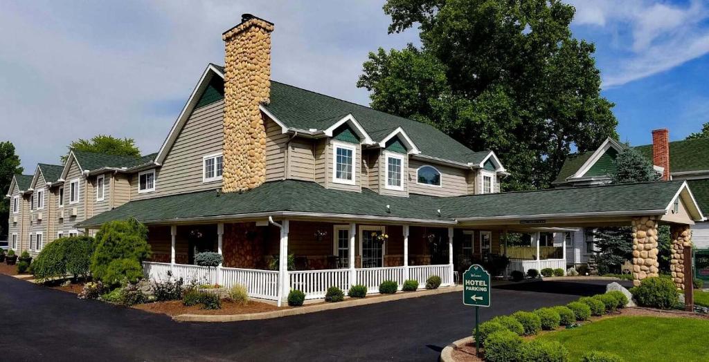 Hearthstone Inn & Suites image