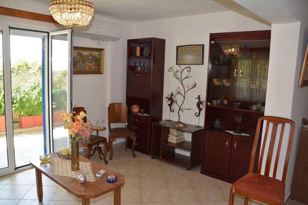 Traditional summer house in Marmari photo 3