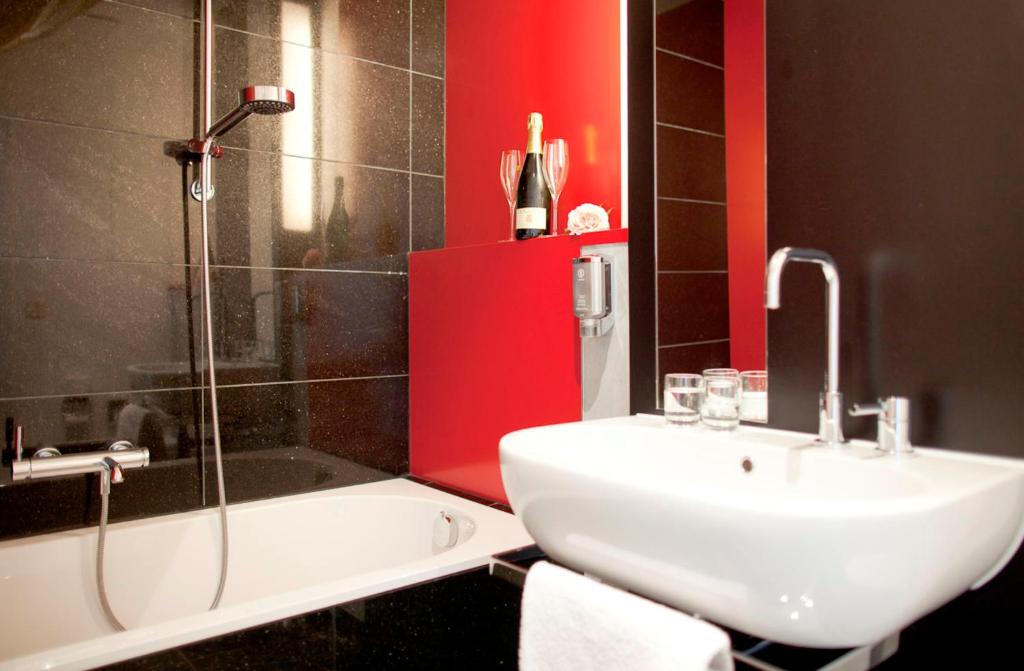 Двухместный (Улучшенный двухместный номер с 1 кроватью), Art & Business Hotel