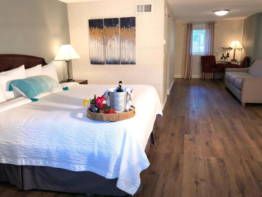 Hyannis Inn image