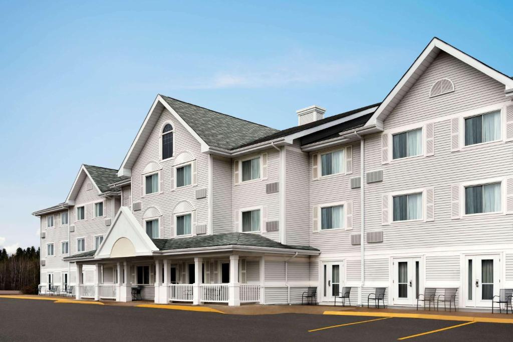 Travelodge Suites by Wyndham Moncton photo 1