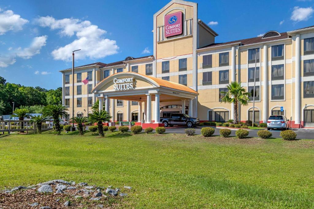 Comfort Suites Savannah Gateway I-95 image