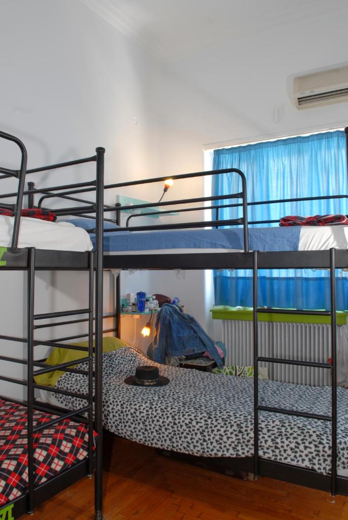 Номер (Кровать в общем 6-местном номере для мужчин и женщин), Chameleon Youth Hostel