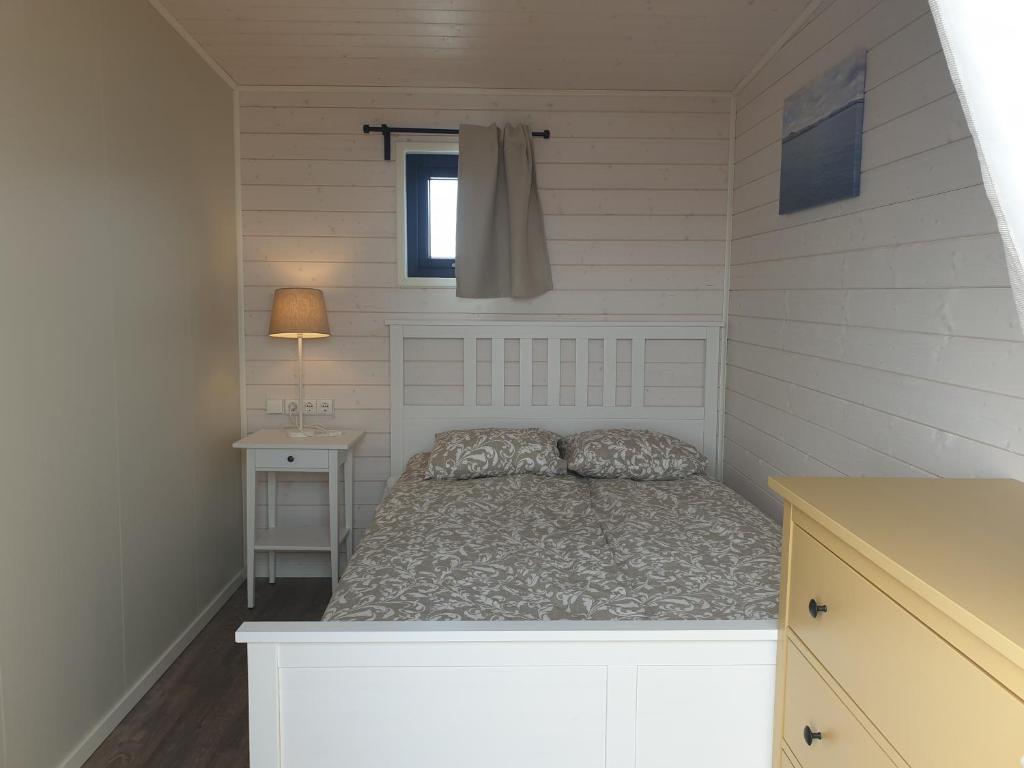 Black Beach Cottage Small photo 3
