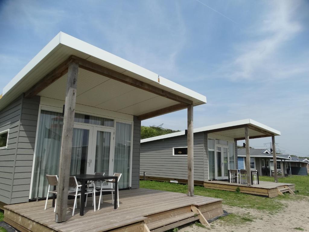 Beach Lodges Oostvoorne photo 4