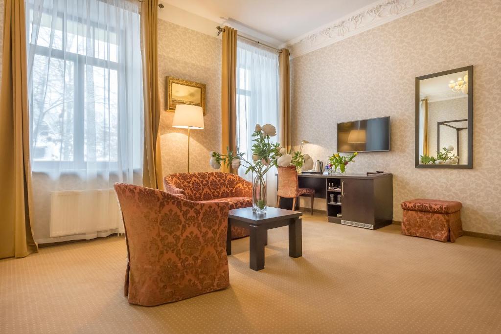 Сьюит (Полулюкс), Artis Centrum Hotels