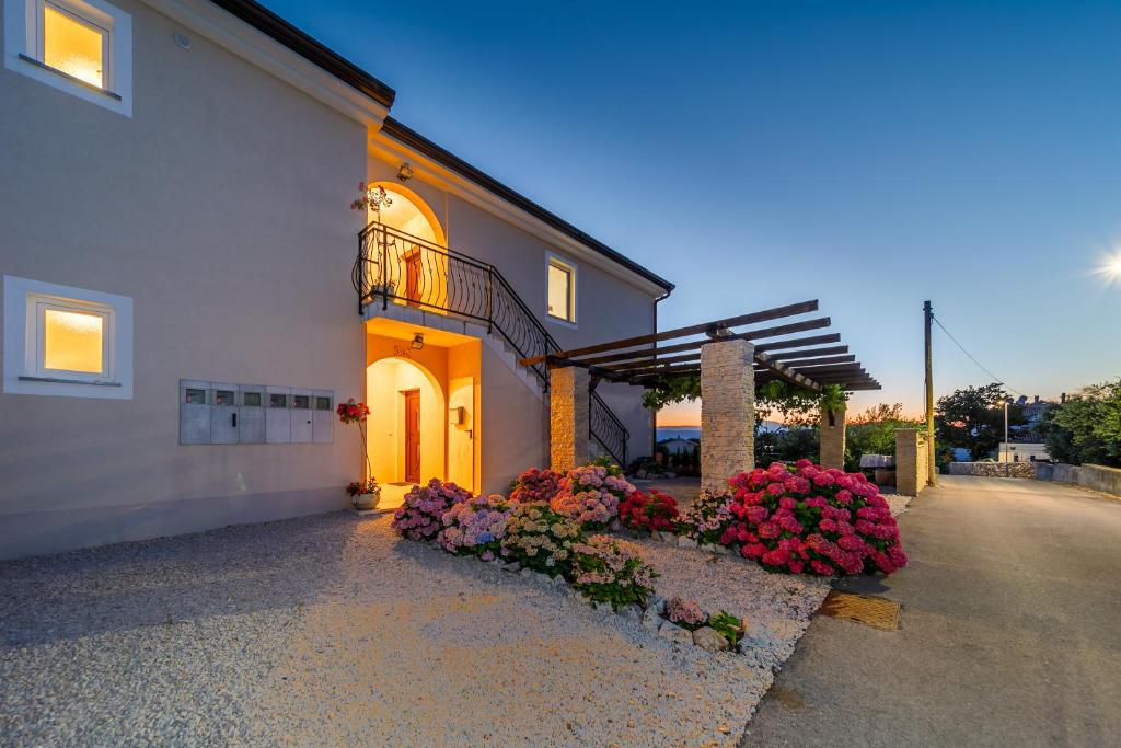 Apartments Bugenvila Brzac photo 1