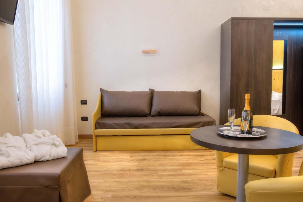 Hotel Santa Prisca - Tap to explore photos